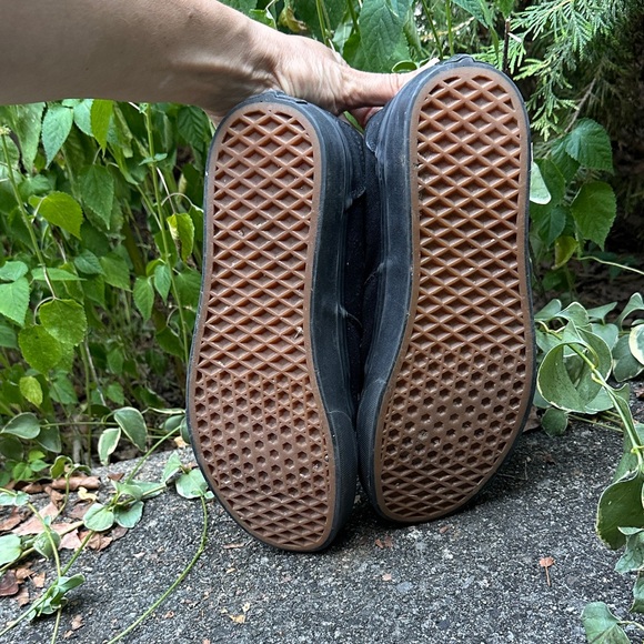 Vans Men's Classic Black Sneakers - Picture 4 of 16